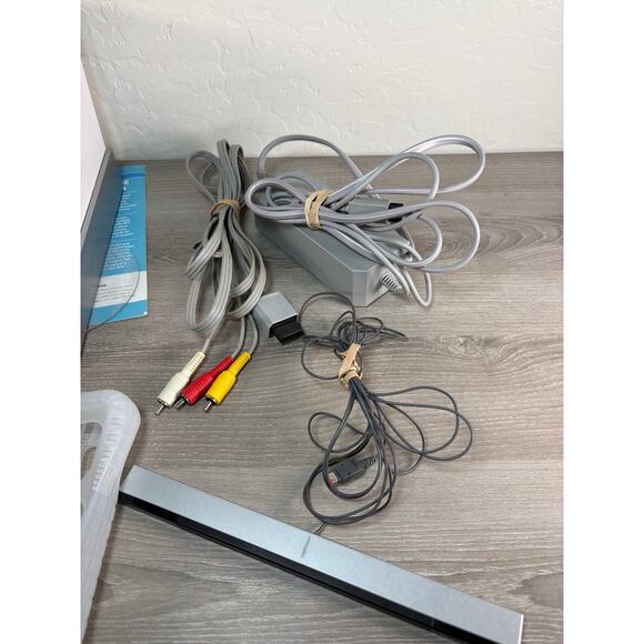 Nintendo Wii Model RVL-001 Video Game Console Lot TESTED- Works Great - Picture 5 of 7